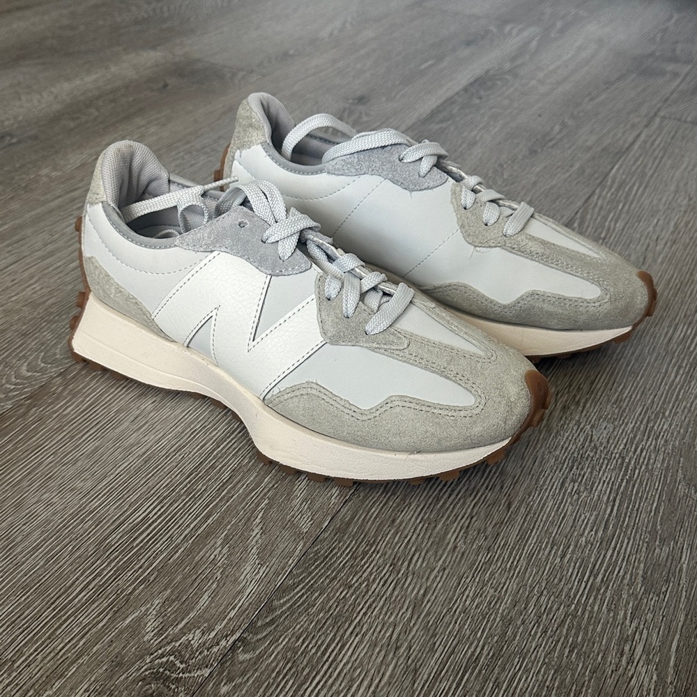 New Balance 327 men’s sz 6 (women’s sz 7.5) - New